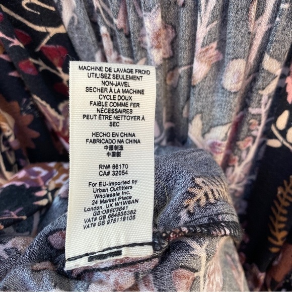 Free People Pretty & Free Black Floral Off the Shoulder Cutout Back Romper Sz XS - Picture 14 of 15